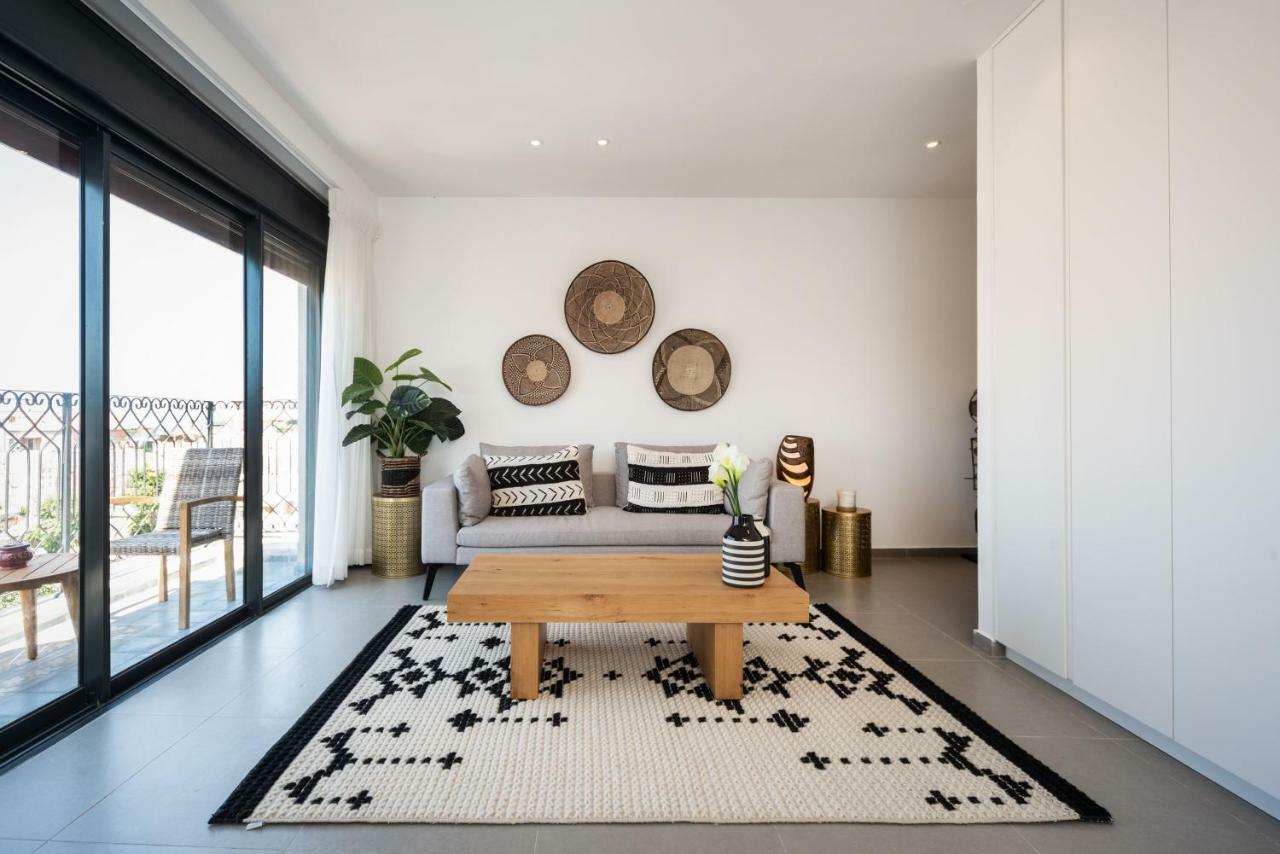 Duplex With Sea View Terrace Above The Flea Market Tel Aviv Exterior photo